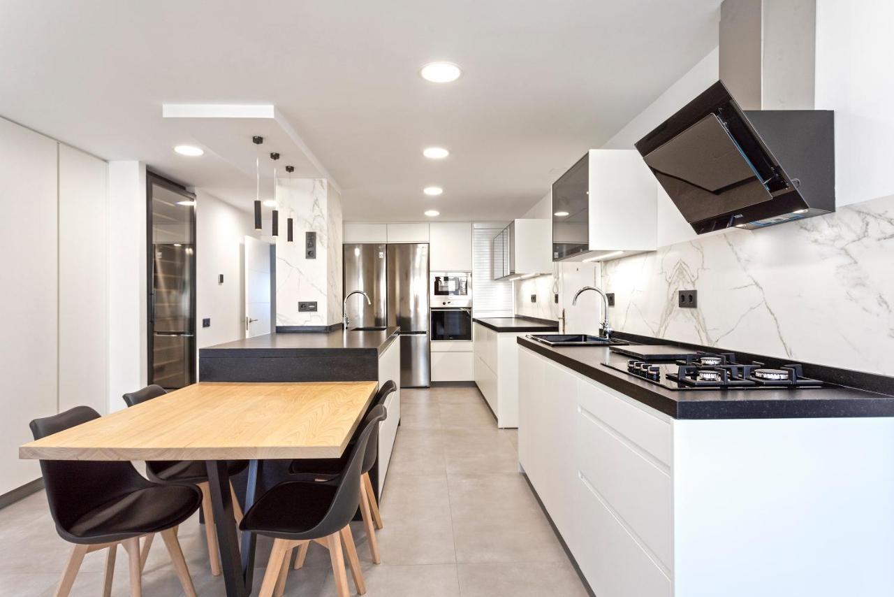 Malagueta Luz By Renthas Apartment Malaga Exterior photo