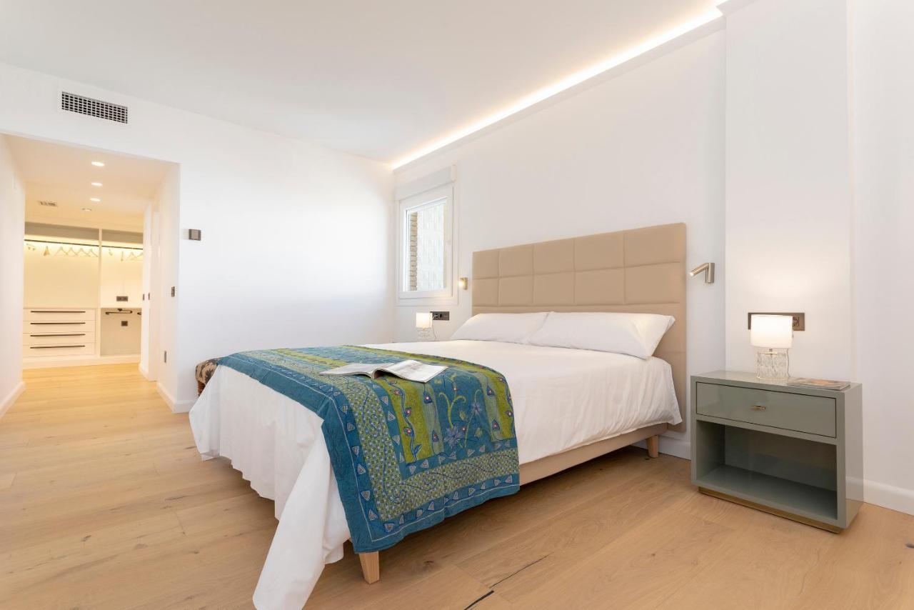 Malagueta Luz By Renthas Apartment Malaga Exterior photo